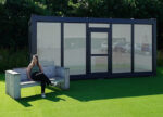 6 × 3 Meter großer Bürocontainer mit Glaswand, Farbe RAL 7016 – Bild 4